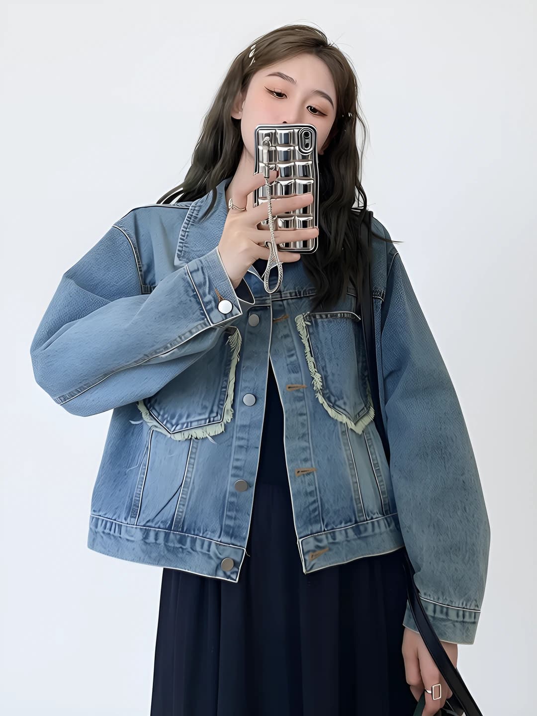 Ayollar uchun koreys uslubida kalta denim kurtka, bo'sh (oversize) kesim, uzun yeng, POLO yoqa, past bo'ylilar uchun