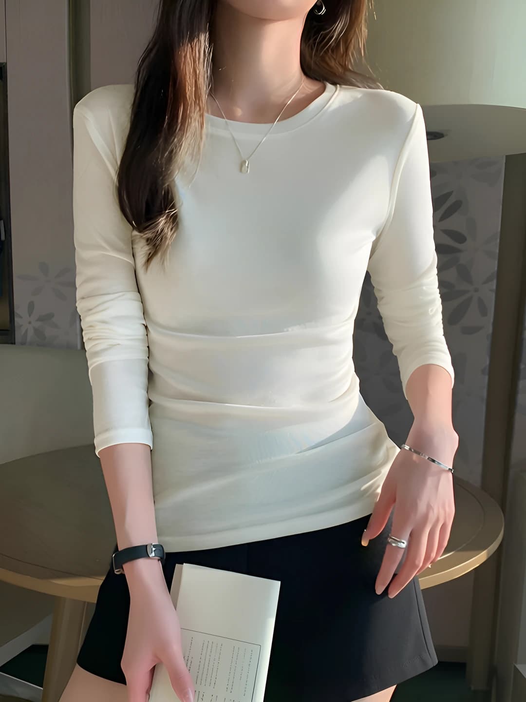 Crew neck, off-white