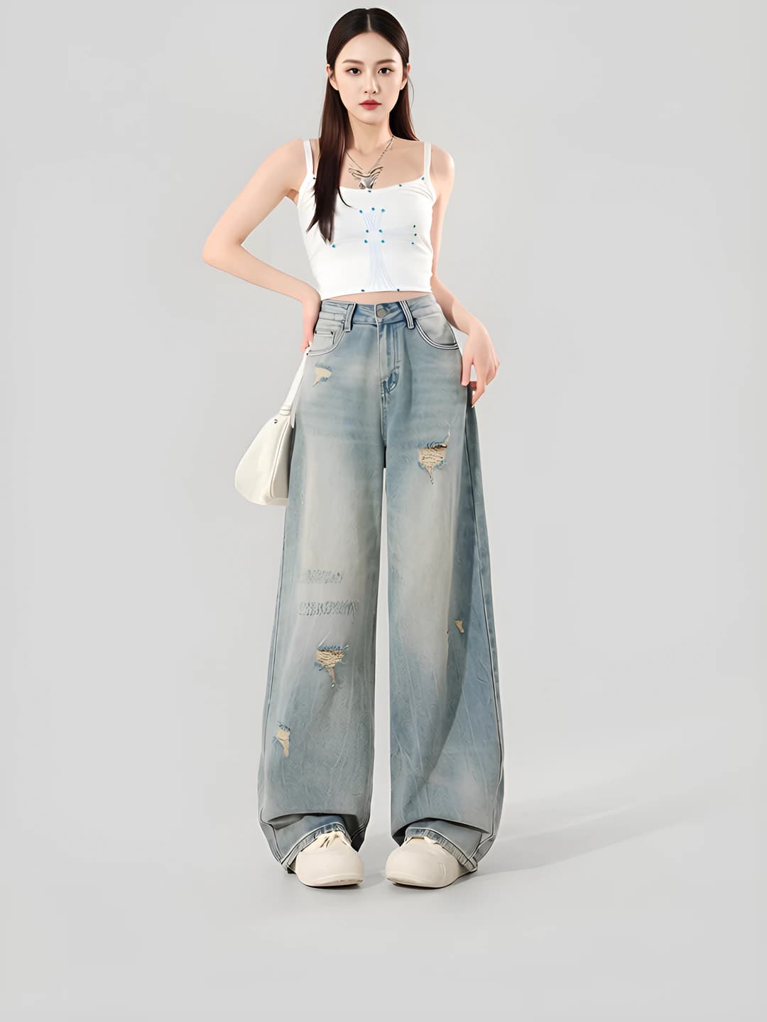Ayollar uchun retro uslubdagi och ko'k rangdagi yirtiq-dizaynli keng shim, bahorga mo'lov, baland bel, bo'sh (oversize) kesim, nozik ko'rsatadigan, katta o'lcham