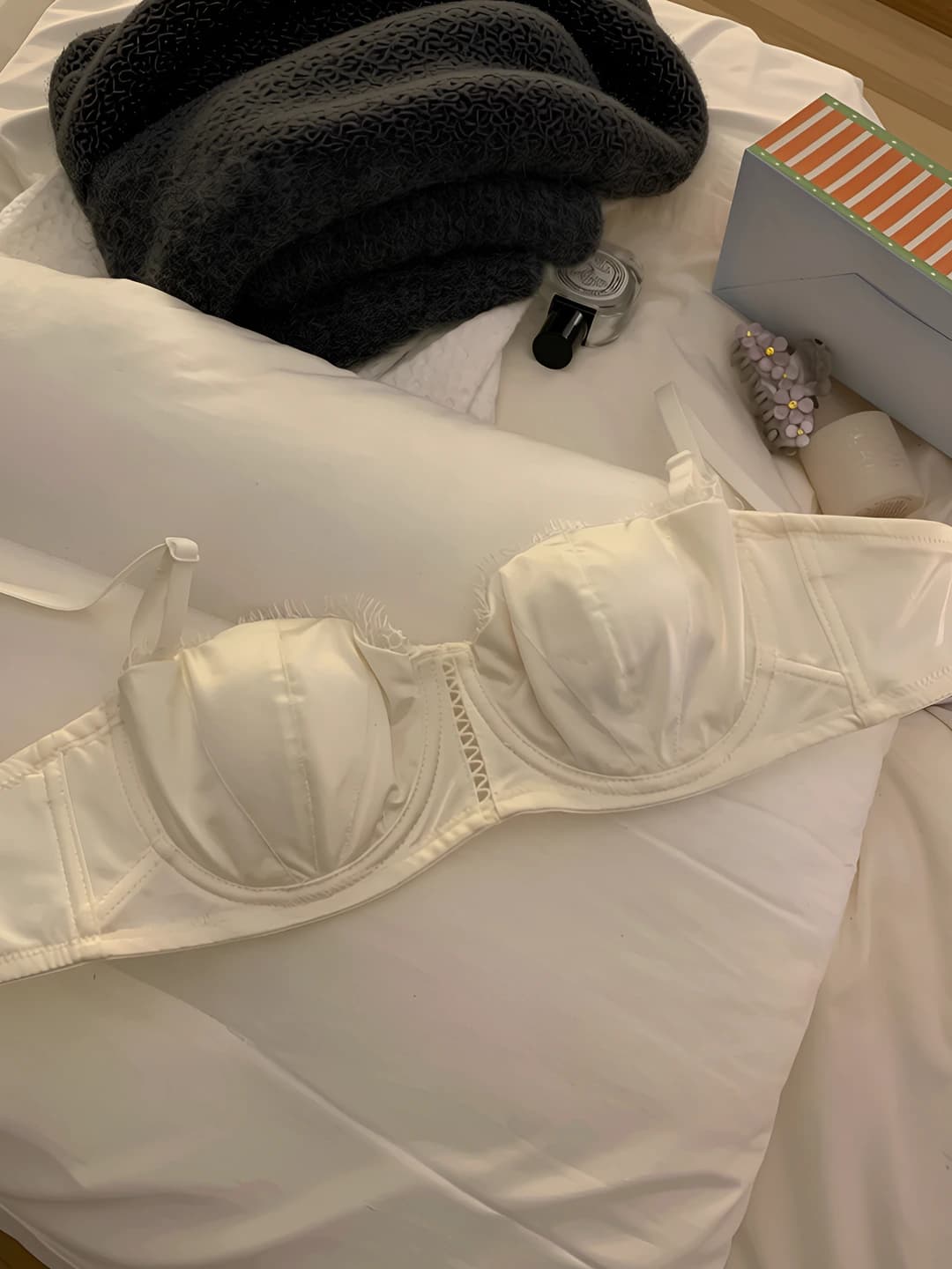 White, 1 pc