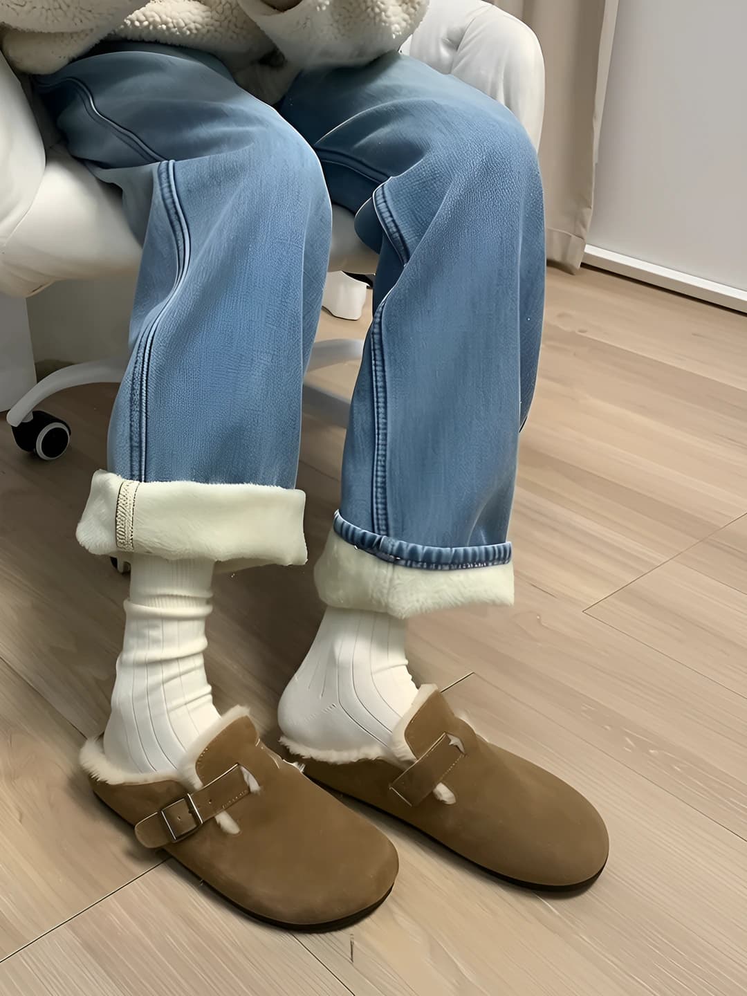 Ayollar uchun baland bel issiq astarli qalinlashtirilgan retro katta o'lcham bo'sh (oversize) nozik ko'rsatadigan keng va klesh jinsi shimlar