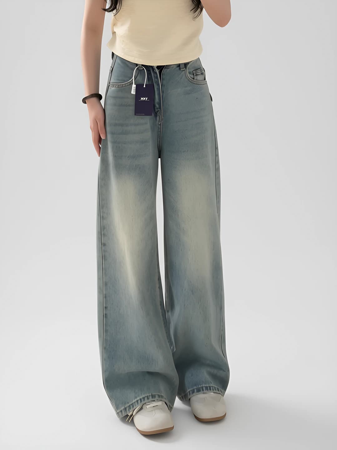 Ayollar uchun retro uslubdagi och ko'k rangli jinsi shim, bahor uchun bo'sh (oversize) va nozik ko'rsatadigan to'g'ri kesim keng shim