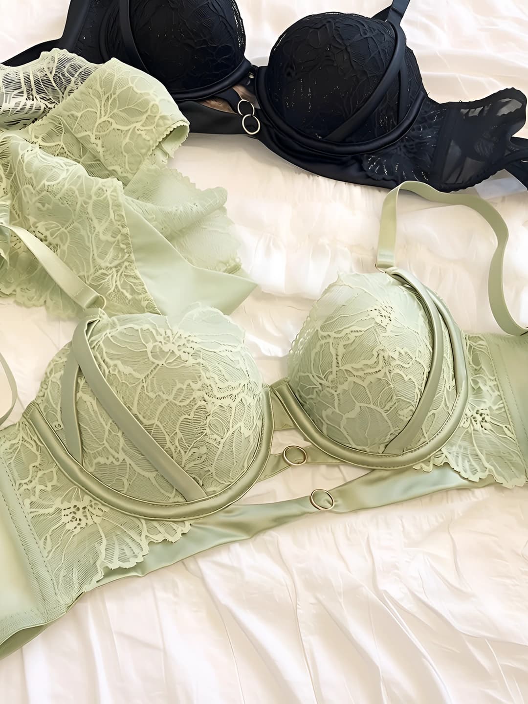 Women's lace bra set: 3/4 cups, thin molded cups, soft underwire, lift and side support, minimizes large bust