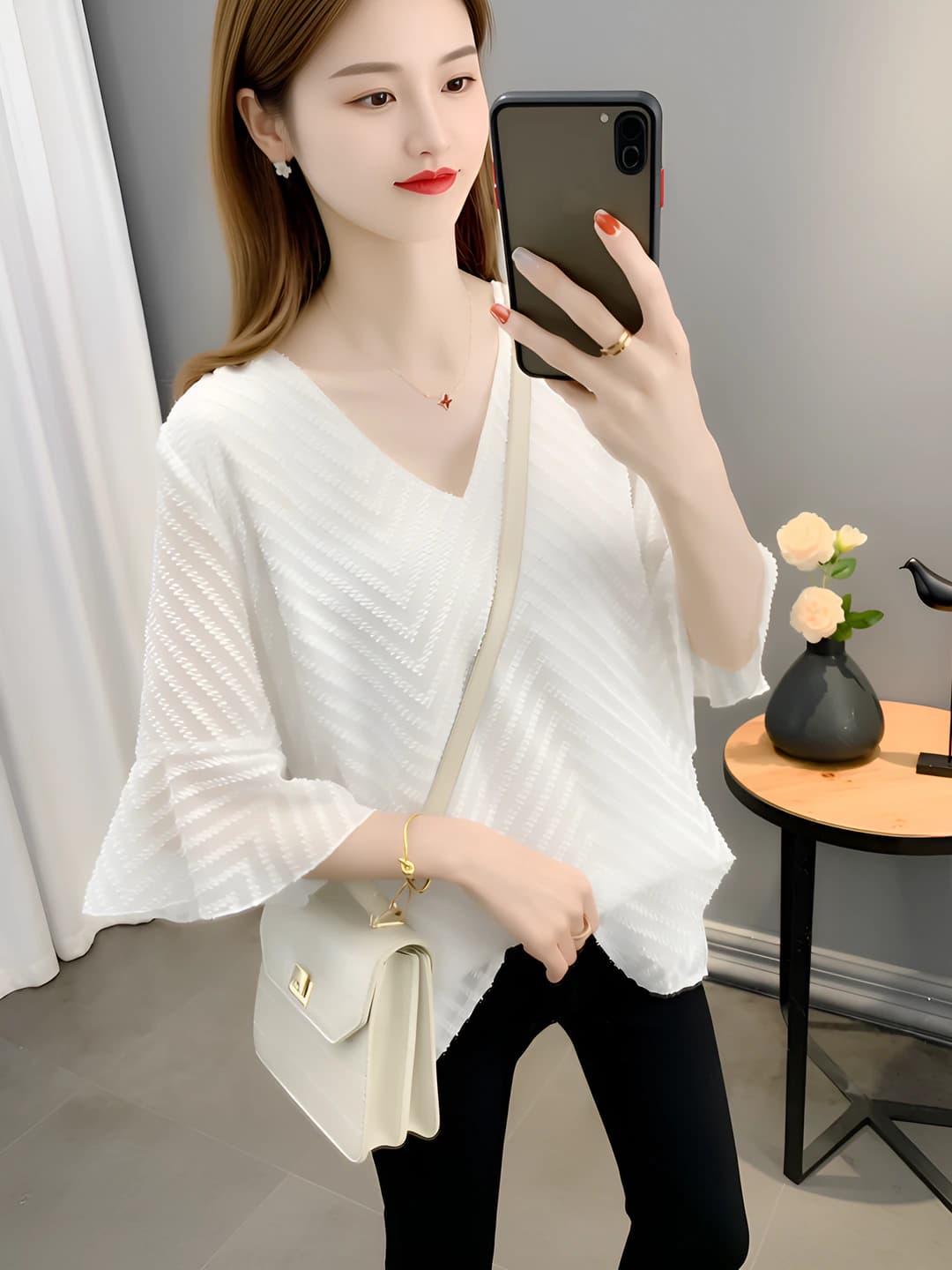 Ayollar uchun dantel bluzka, V-yoqa, kalta yeng, bo'sh (oversize) kesim, katta o'lcham, nozik ko'rsatadigan, yupqa, bir rangli, yozgi