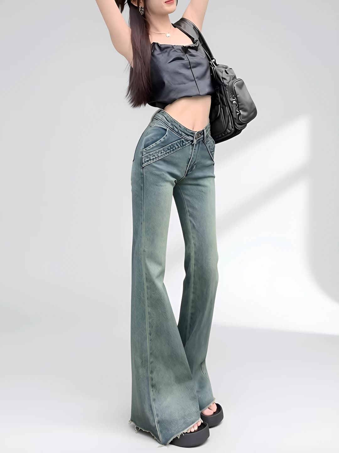Women's wide and flared jeans in retro style, autumn-winter 2026 collection, low waist, slimming, casual style