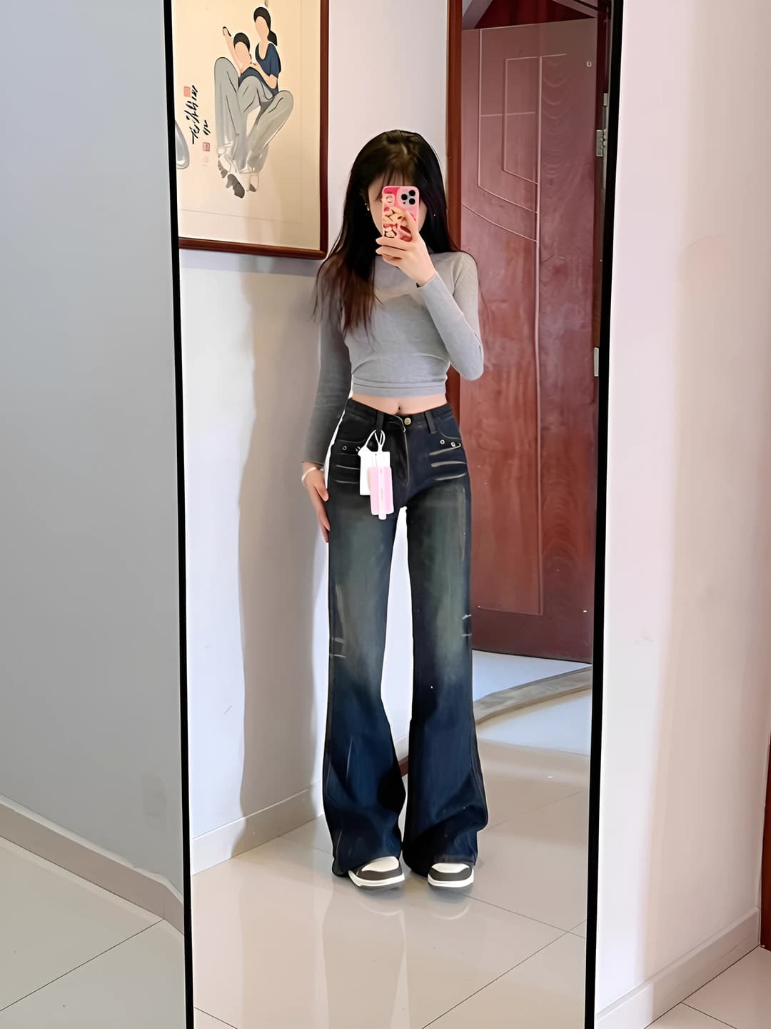 Ayollar uchun retro uslubdagi past belli, bo'sh (oversize) va tanaga yopishgan keng va klesh jinsi shimlar