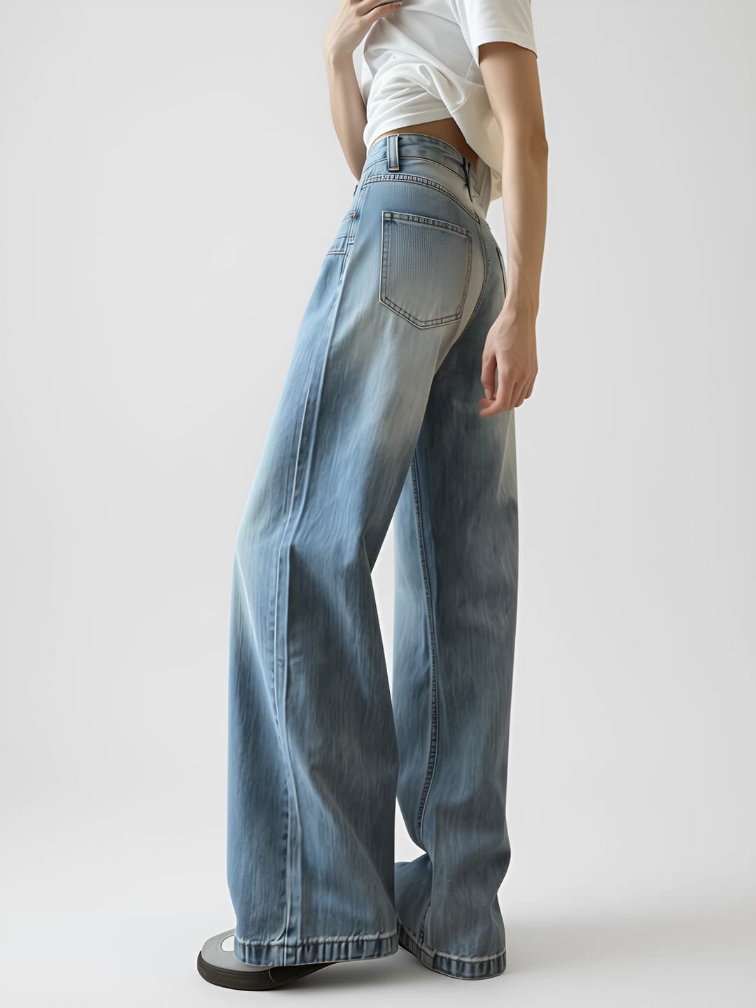 Women's wide and flared jeans, high waist, straight cut, loose fit, slimming, petite, washed blue, casual