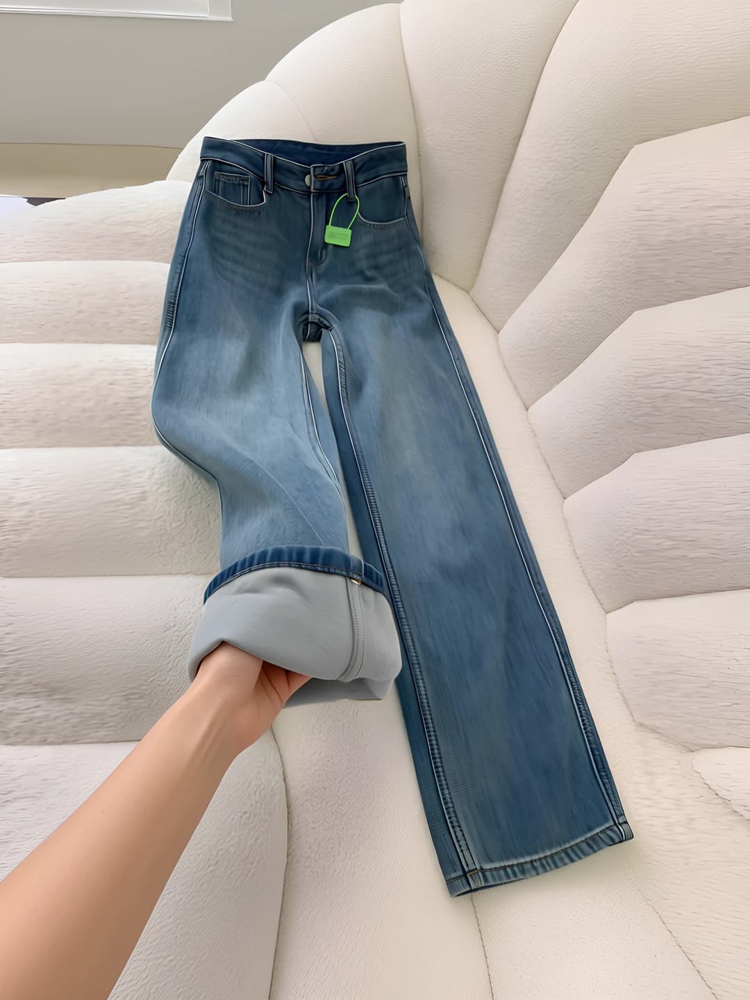 Ayollar uchun issiq saqlaydigan baland bel to'g'ri kesim keng va klesh jinsi shimlar, qalinlashtirilgan issiq astarli, bo'sh (oversize) retro uzun shim, qishki