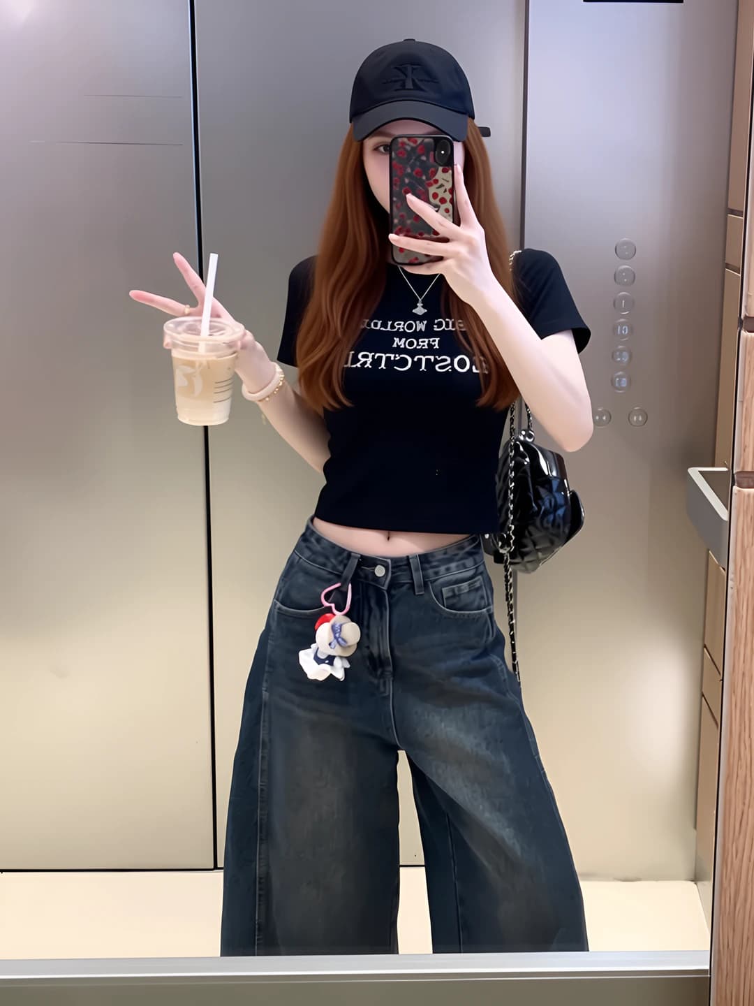 Ayollar uchun yozgi baland belli keng va klesh jinsi shimlar, bo'sh (oversize) kesim, nozik ko'rsatadigan, to'g'ri kesim, retro uslub