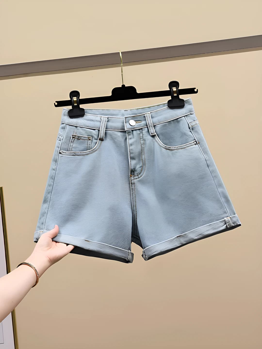 Ayollar uchun baland belli jinsi shorti, yozgi, bo'sh (oversize) to'g'ri kesim, nozik ko'rsatadigan, fermuarli, qadimiy uslubdagi