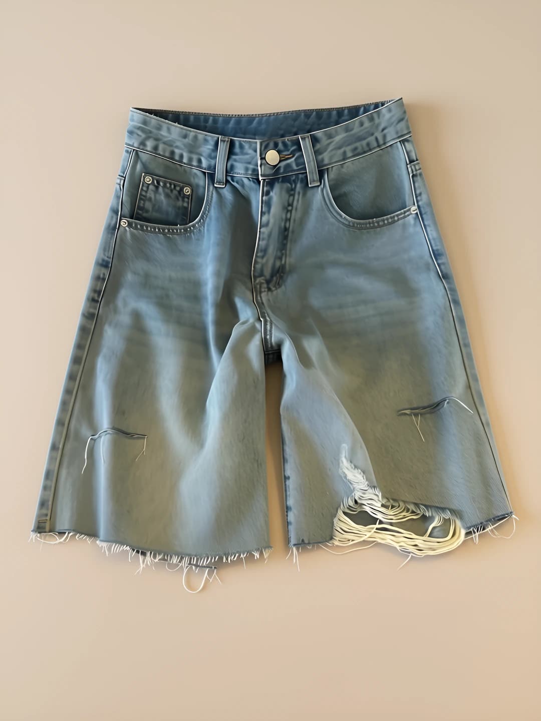 Ayollar uchun baland belli, to'g'ri kesim, yirtiq-dizaynli jinsi shorti, yozgi, bo'sh (oversize), nozik ko'rsatadigan, tizzagacha shorti