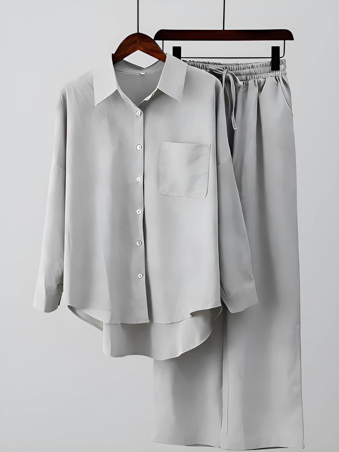 Ayollar uchun kundalik to'plam: uzun yengli ko'ylak-shirt va uzun shim, bo'sh (oversize) kesim, to'rt mavsum