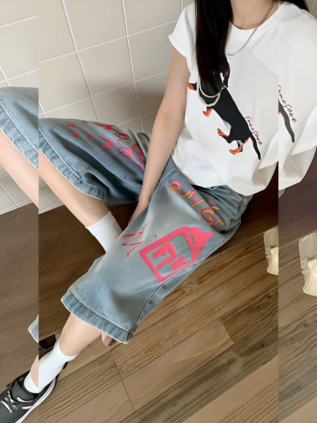Ayollar uchun katta o'lchamli jinsi shortlar, yozgi, baland bel, bo'sh (oversize) va to'g'ri kesim, nozik ko'rsatadigan, grafiti dizaynli