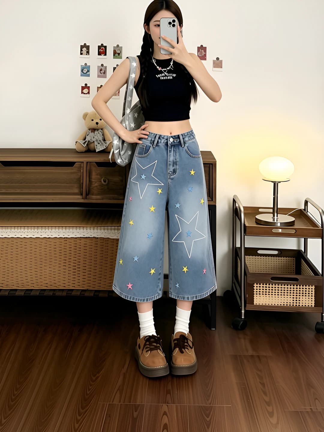 Ayollar uchun yozgi keng va klesh jinsi shimlar, past bo'ylilar uchun, baland bel, uch chorak shim, bo'sh (oversize) va to'g'ri kesim, nozik ko'rsatadigan, kashtali, kundalik uslub