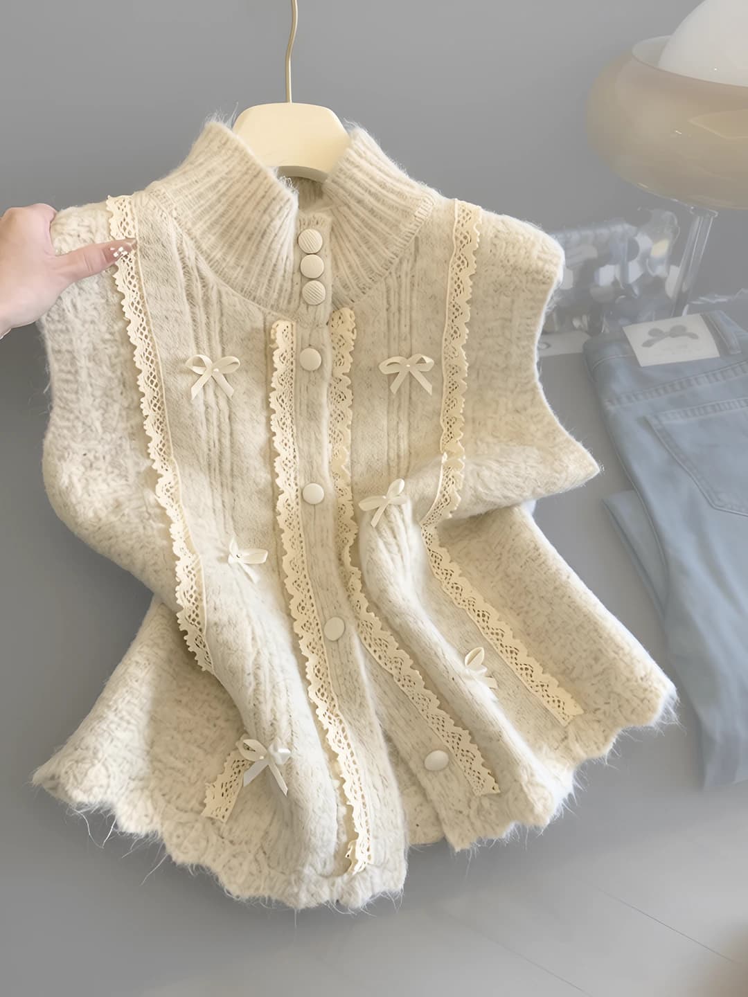 Women's spring lace-trimmed loose fit cropped sleeveless vest, crew neck, 3D pattern, thick, cardigan style outerwear