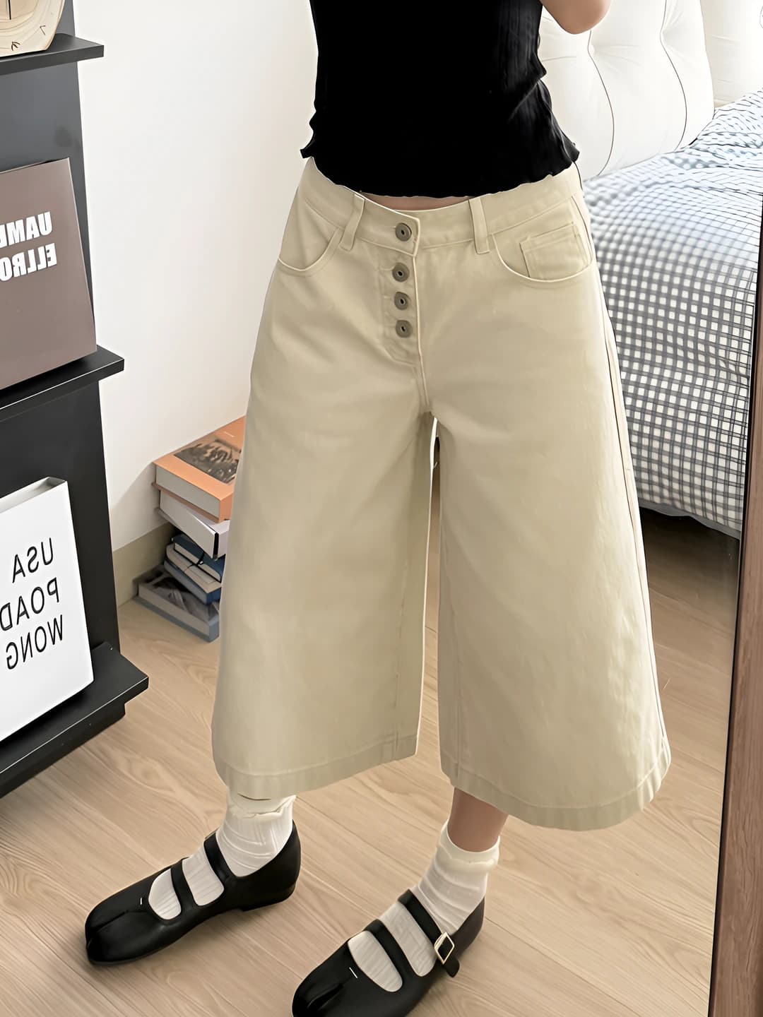Women's spring-summer jeans, high waist, straight cut, capri trousers, loose fit, casual style