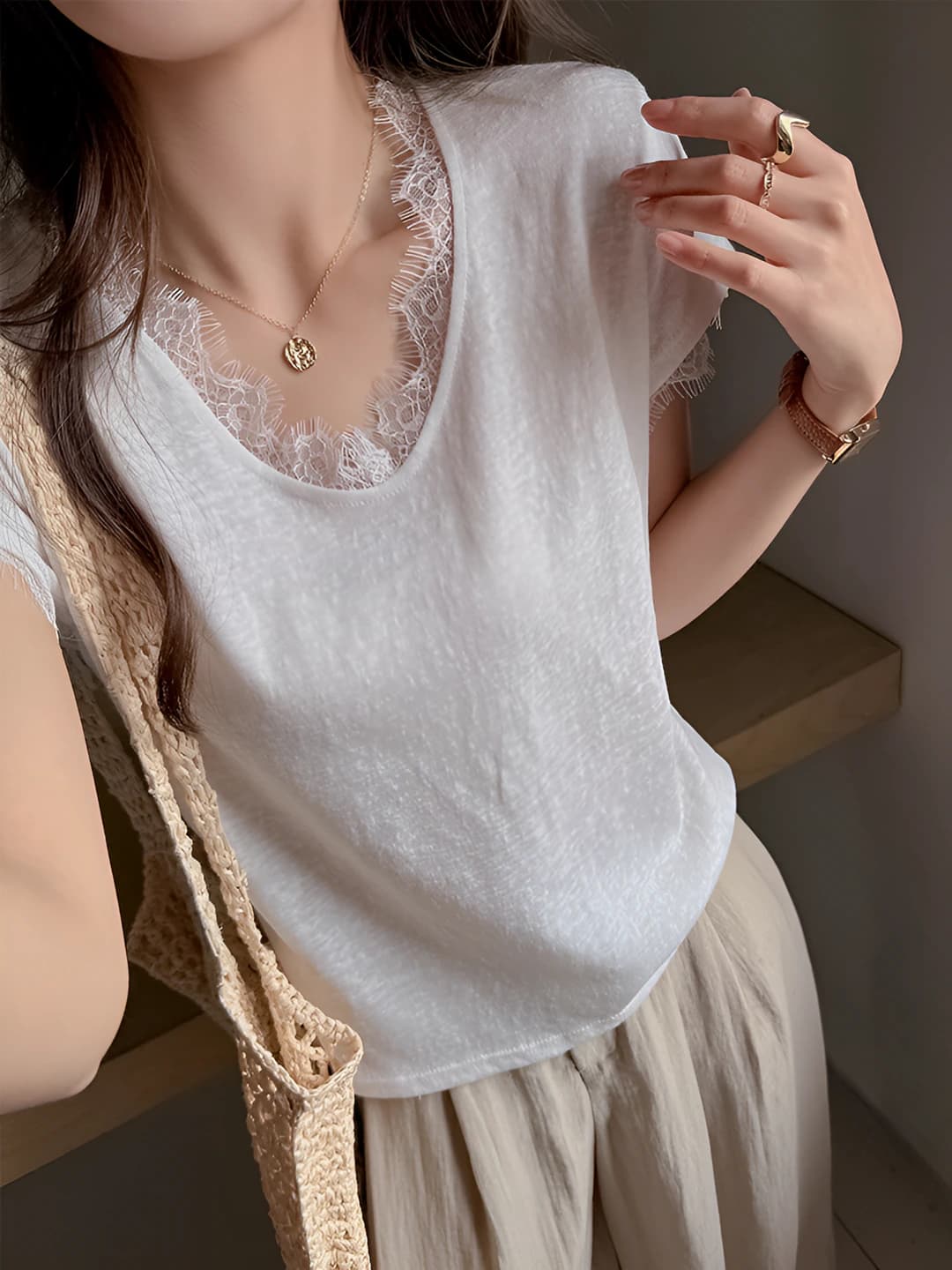 Women's spring-summer lace short-sleeve t-shirt, V-neck, loose fit, slimming, solid colour, casual style