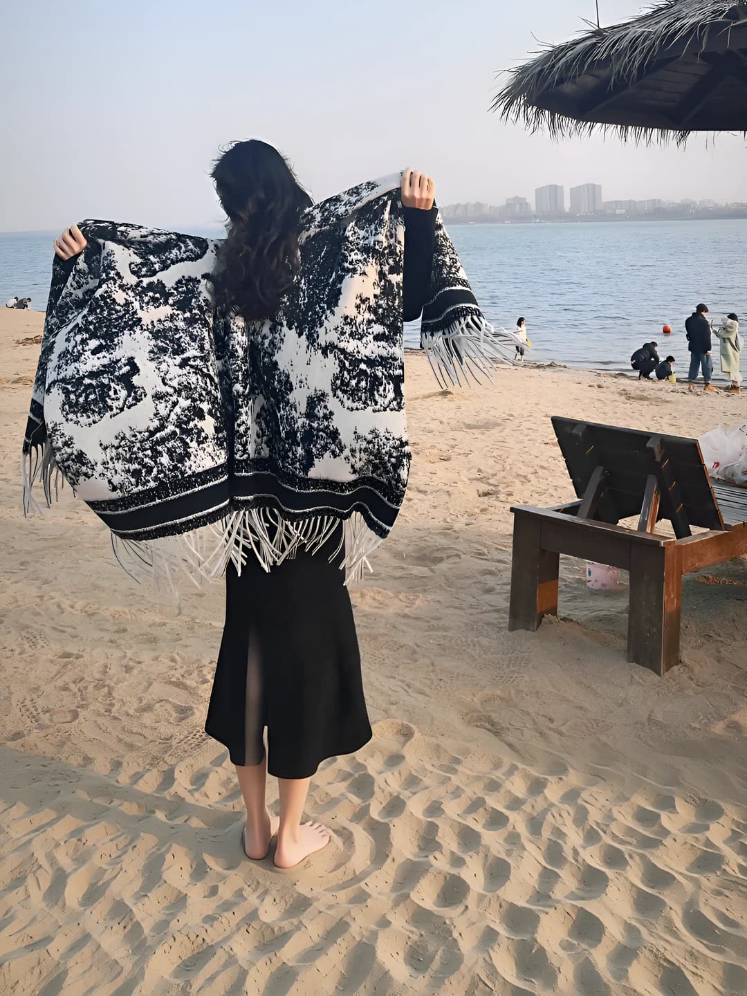 Ayollar uchun fransuz uslubidagi poncho shawl, chiziqli, uzun yeng, bo'sh (oversize) sviter