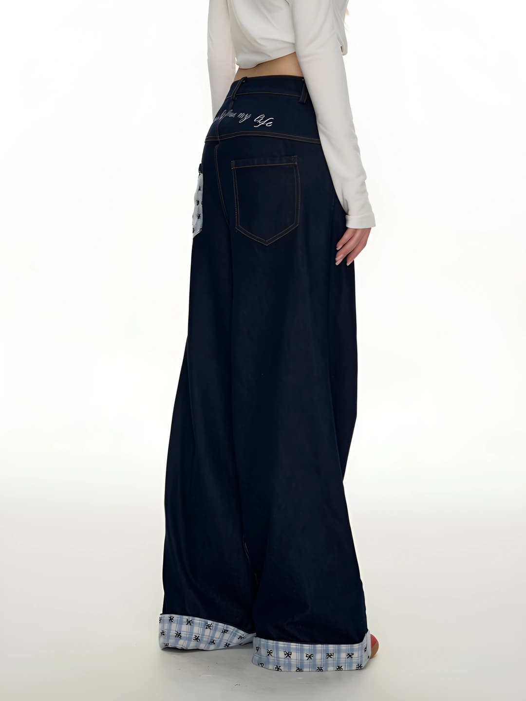 Ayollar uchun keng va klesh jinsi shimlar: baland bel, katakli, nozik ko'rsatadigan, bo'sh (oversize), uzun, jins mato