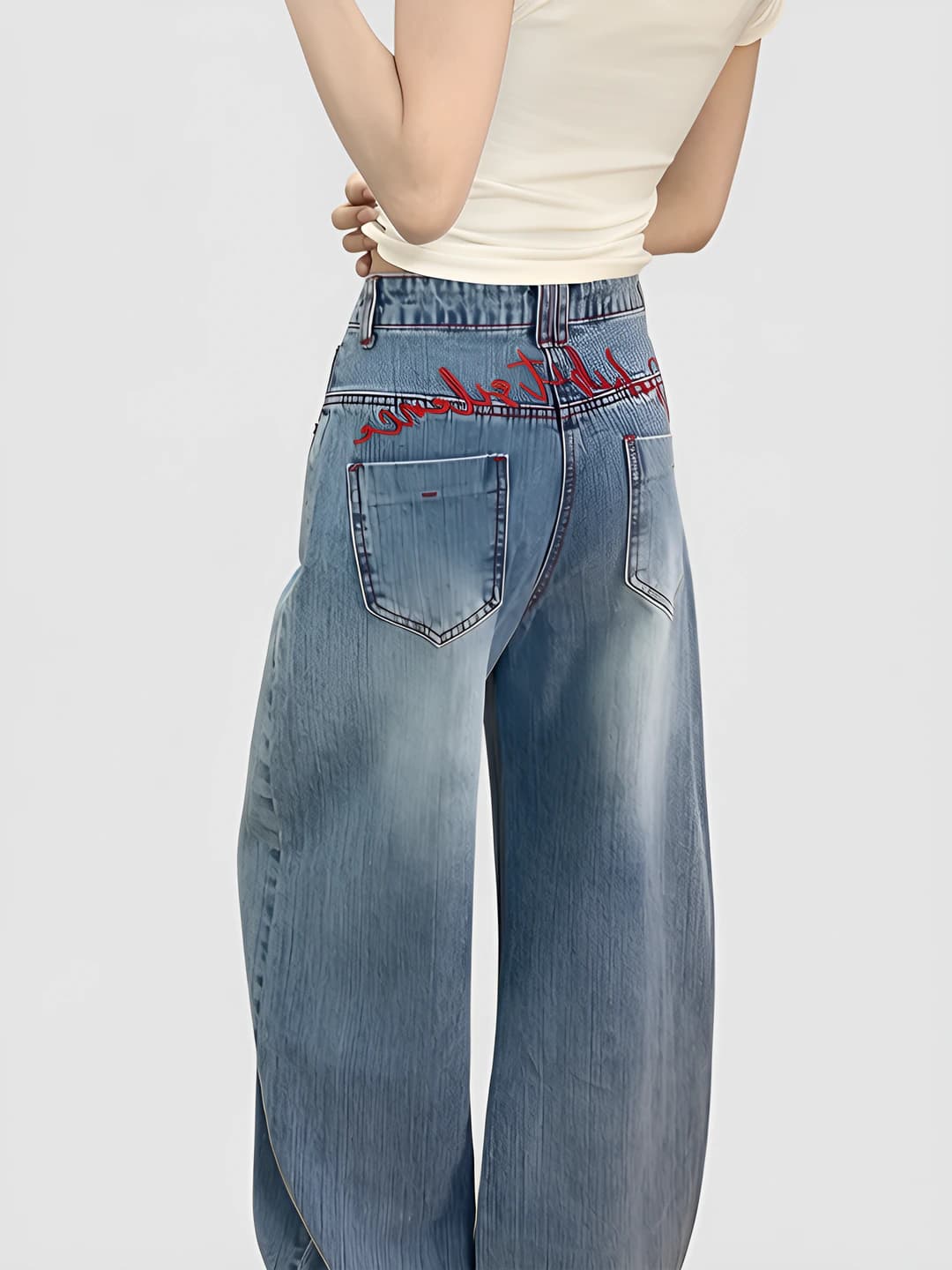 Ayollar uchun bahor-kuz mavsumiga mo'ljallangan baland belli, bo'sh (oversize) keng va klesh jinsi shimlar, 50%–70% paxta, fermuarli, ko'cha uslubida
