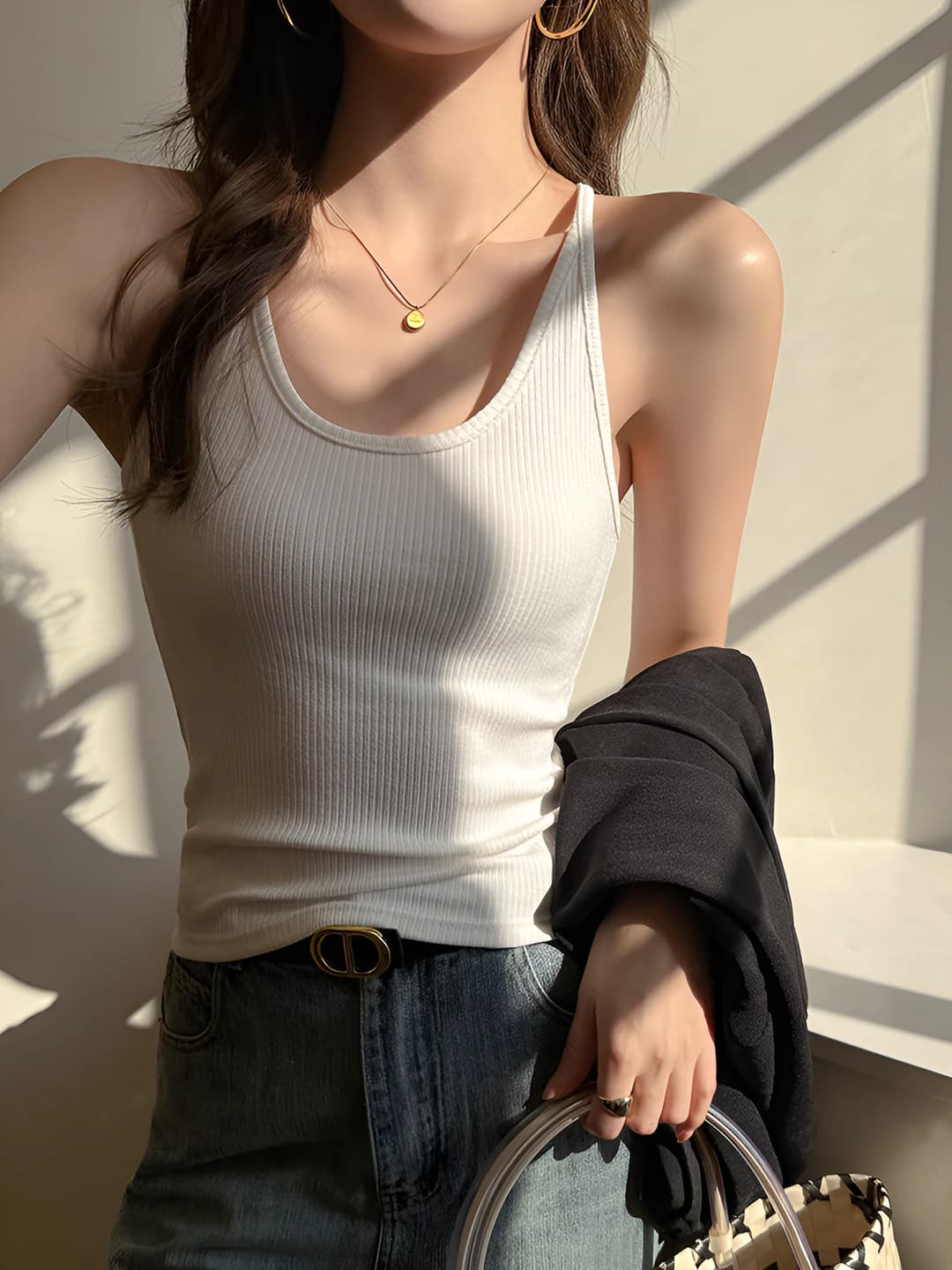 Women's white sleeveless tank top, slim fit, slimming, all-season