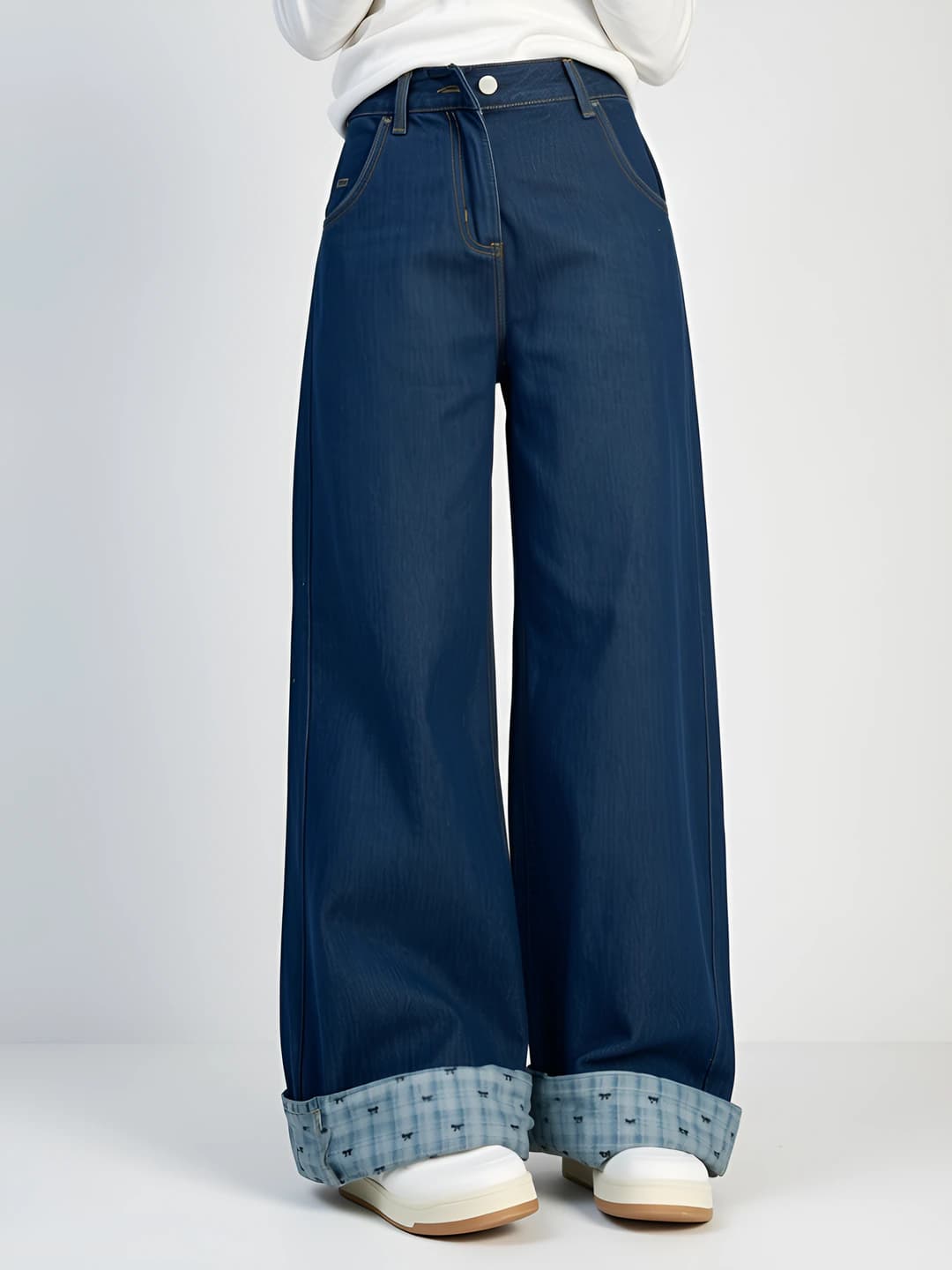Ayollar uchun keng va klesh jinsi shimlar: katak, to'g'ri kesim, baland bel, bo'sh (oversize), nozik ko'rsatadigan, uzun shim, to'q ko'k rang, jinsi mato