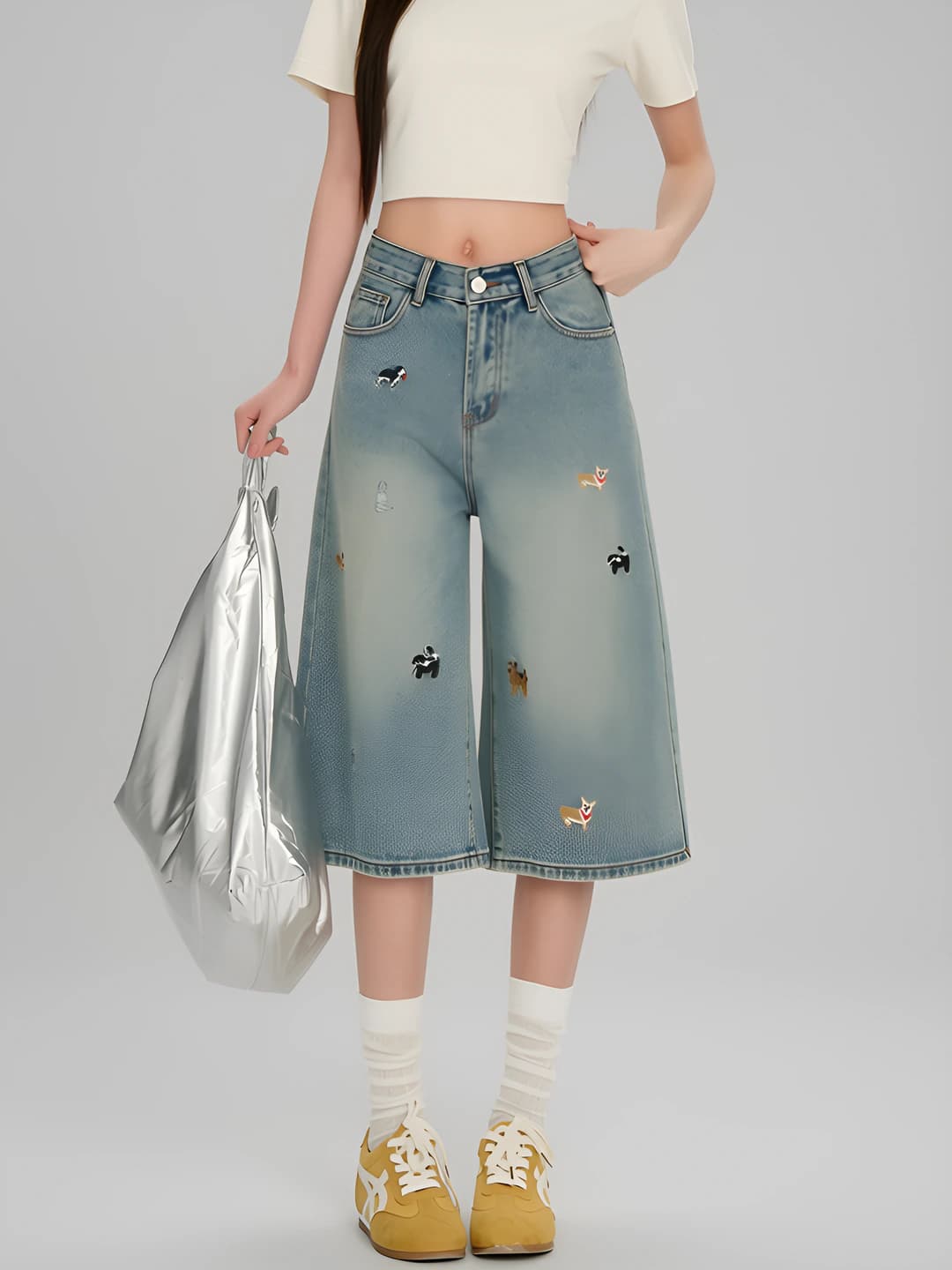 Women's wide and flared jeans: high waist, loose fit straight cut, capri trousers, embroidered, casual style