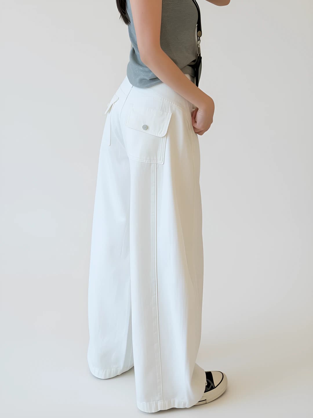 Women's wide and flared jeans: high waist, straight cut, trousers, loose fit, spring-autumn, casual style