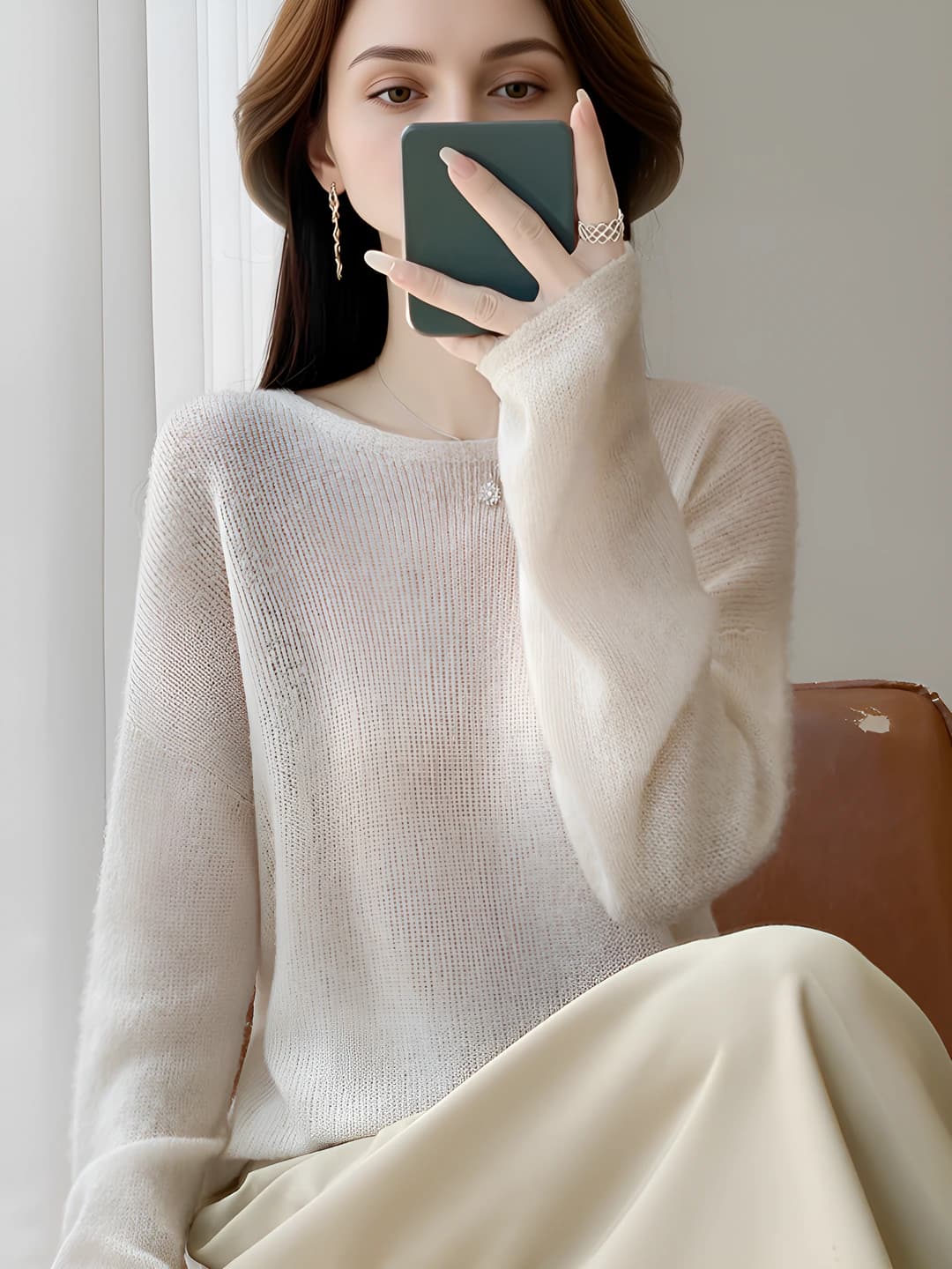 Ayollar uchun kuz-qish trikotaj sviter pullover, dumaloq yoqa, uzun yeng, bo'sh (oversize) kesim, nozik ko'rsatadigan, bir rangli, qalin, dazmol talab qilmaydi