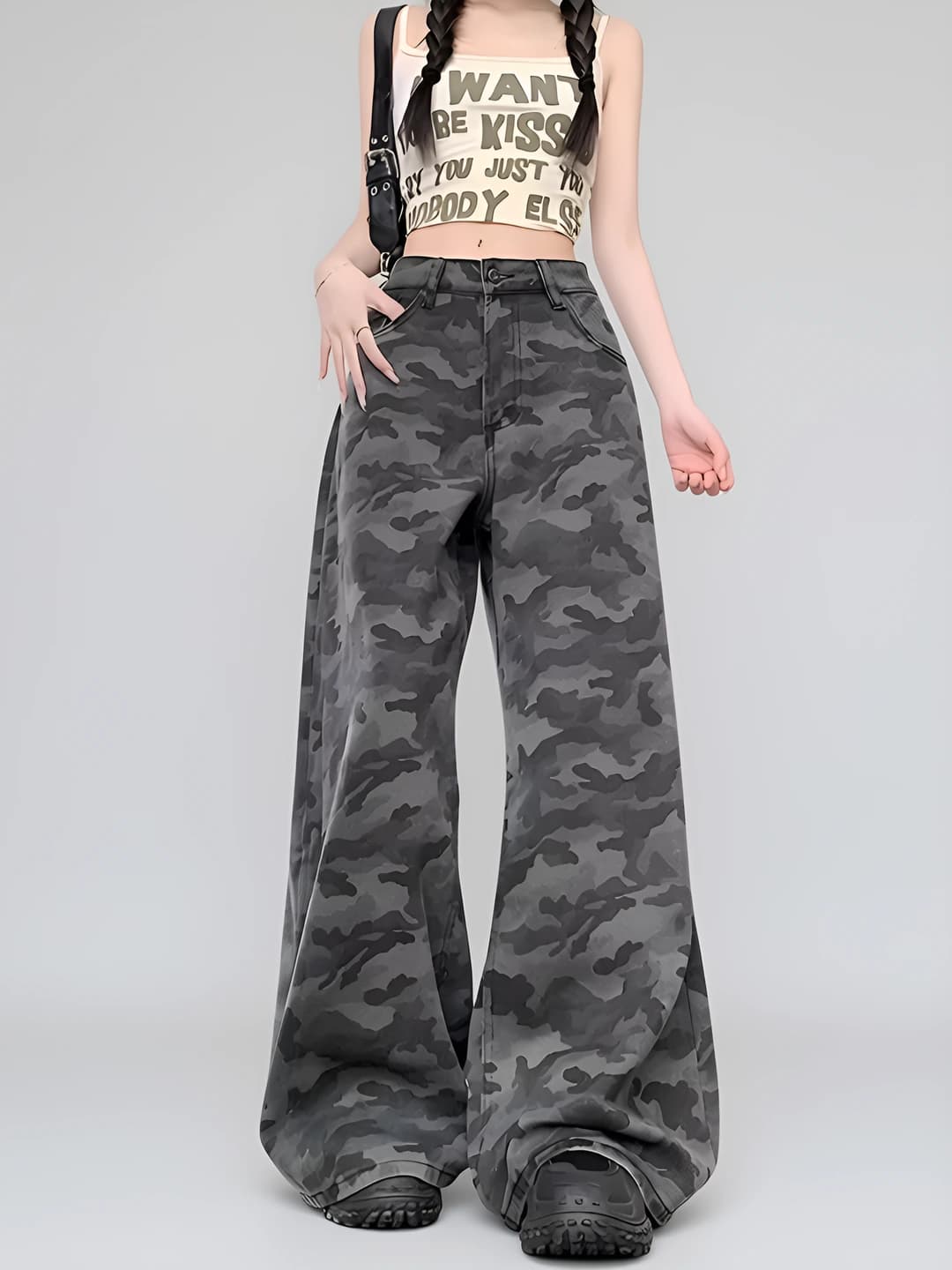 Ayollar uchun bahor-kuzgi kamuflyajli keng jinsi shimlar, baland bel, bo'sh (oversize) fit, kundalik uslub