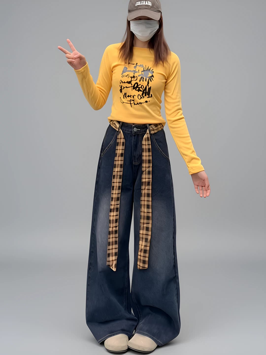 Ayollar uchun bahor-kuzgi keng va klesh jinsi shimlar, baland bel, bo'sh (oversize) fit, nozik ko'rsatadigan, kundalik uslub