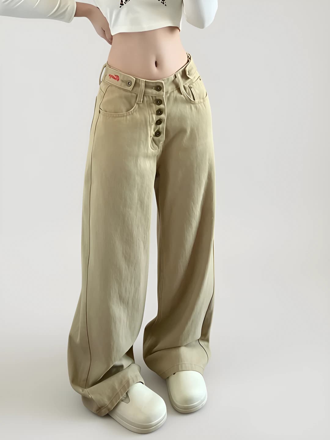 Ayollar uchun keng va klesh jinsi shimlar, baland bel, bo'sh (oversize) kesim, to'g'ri kesim, uzun shim, bahor-kuz, kundalik uslub, jinsi mato