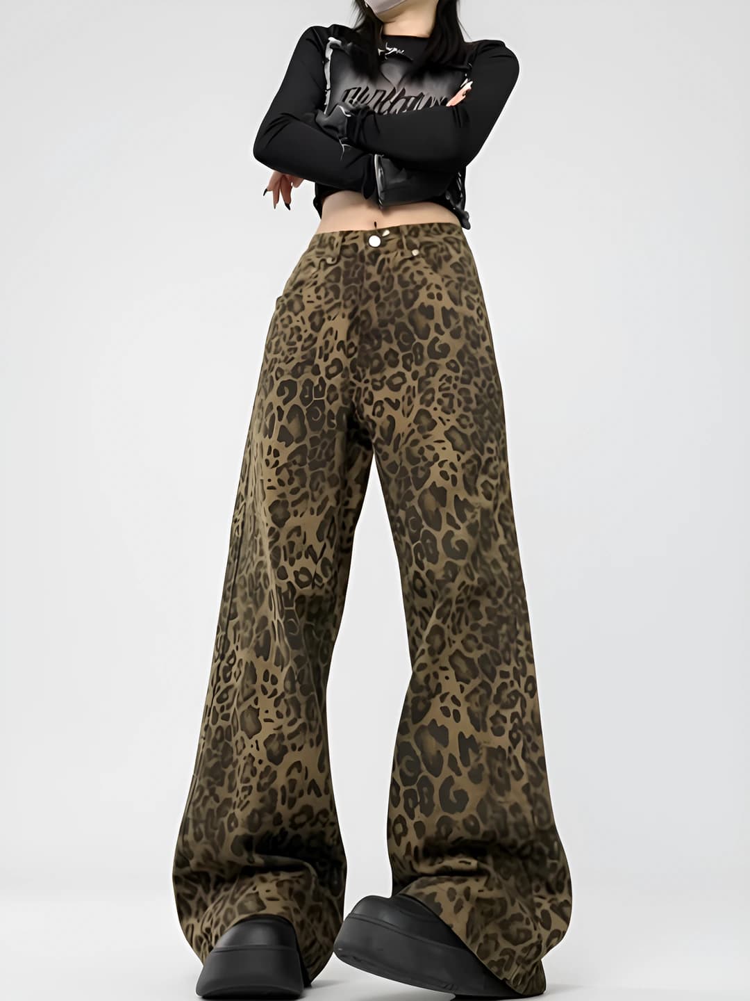 Women's wide and flared jeans: retro style, high waist, straight cut, loose fit, printed, thin fabric