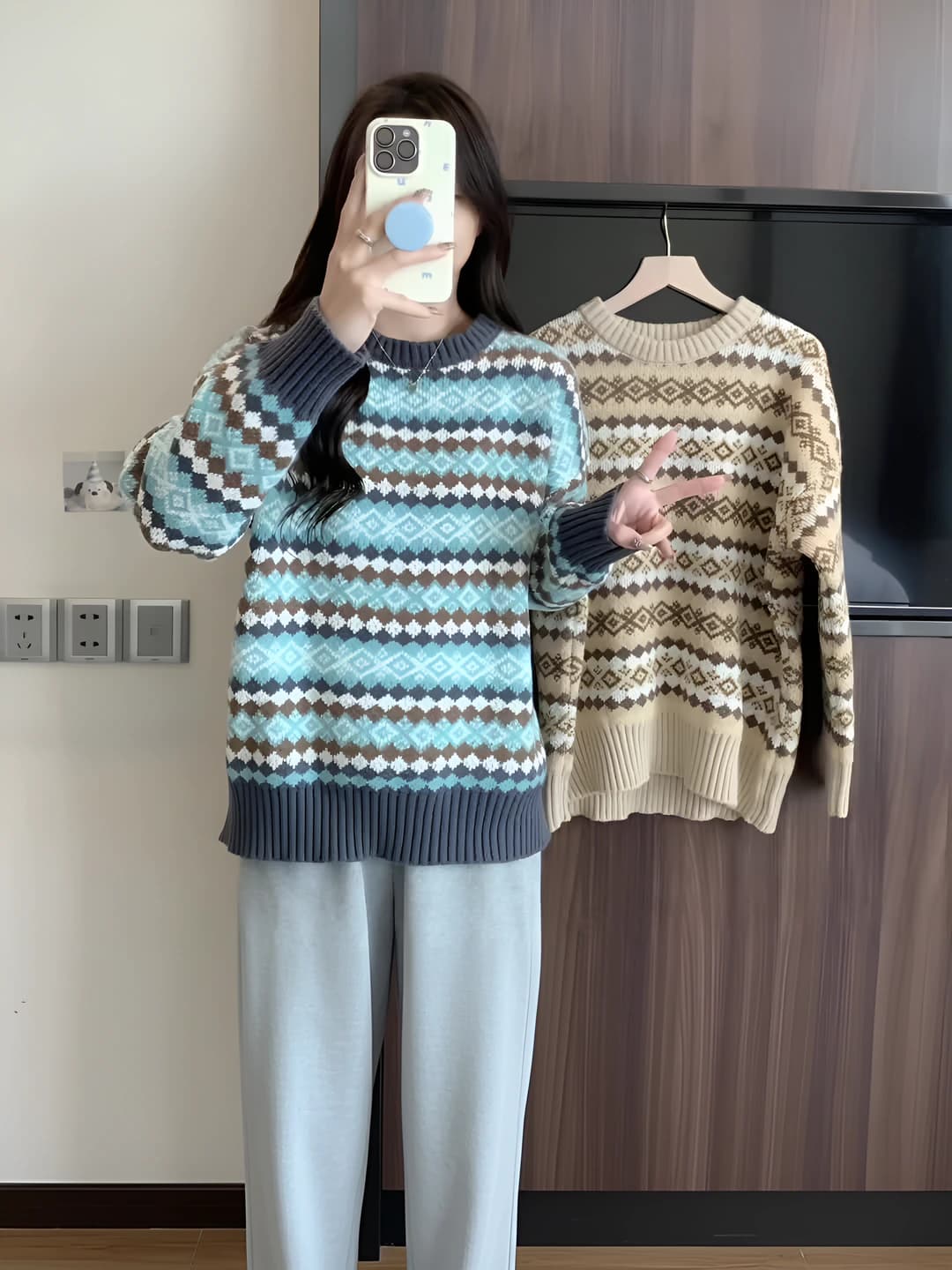 Ayollar uchun kuz-qish va bahor-kuz uchun yashil katak sviter, bo'sh (oversize) kesim, dumaloq yoqa, uzun yeng, retro uslub