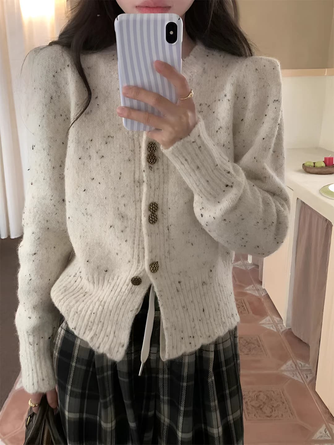 Off-white {round buttons}