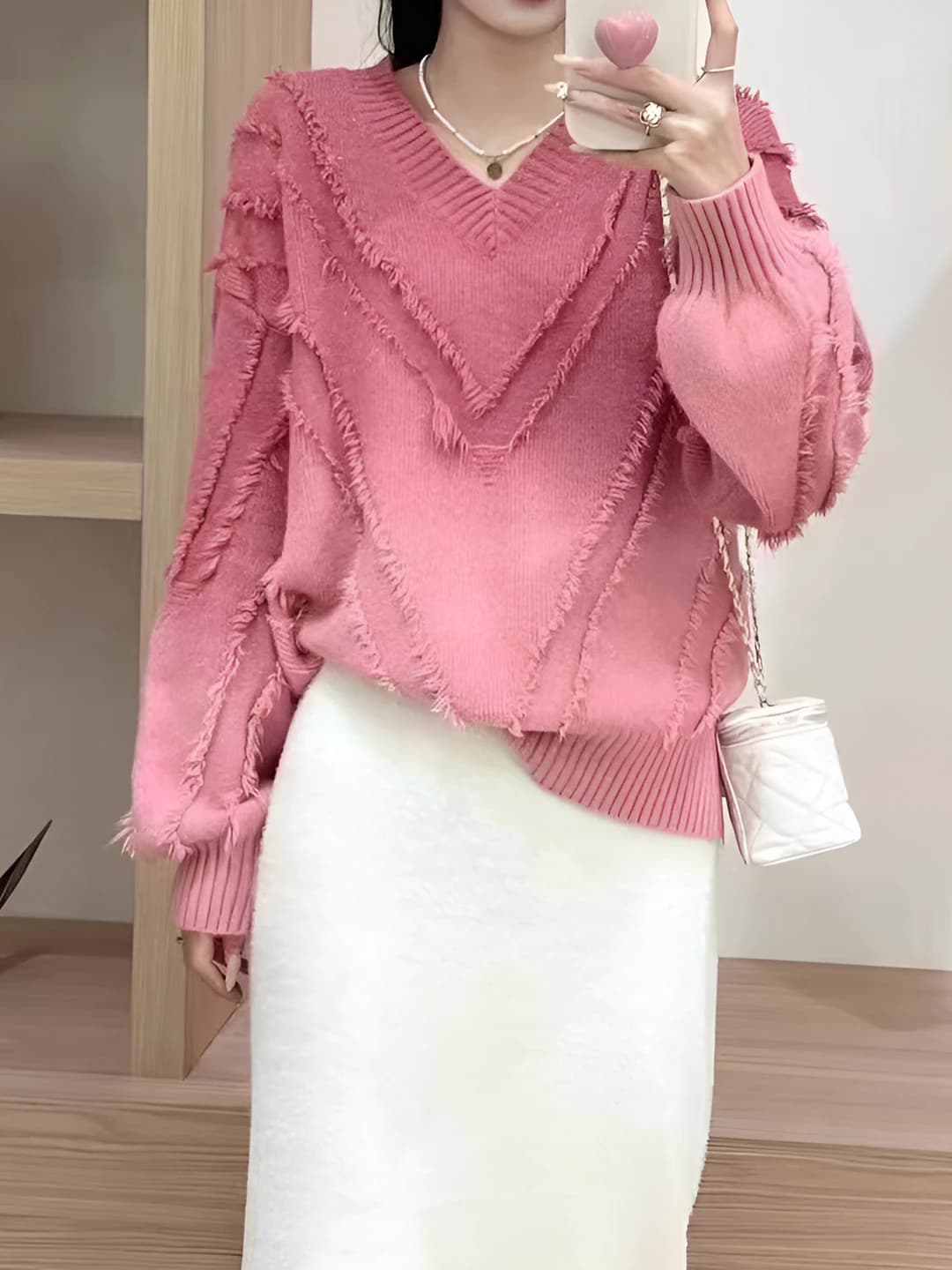 Ayollar uchun V-yoqa, nozik ko'rsatadigan, bo'sh (oversize) trikotaj sviter, kuz-qish, uzun yeng, kundalik uslub