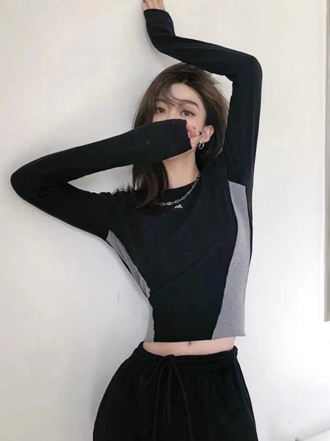Women's long sleeve crop top, slim fit, crew neck, printed, for early autumn