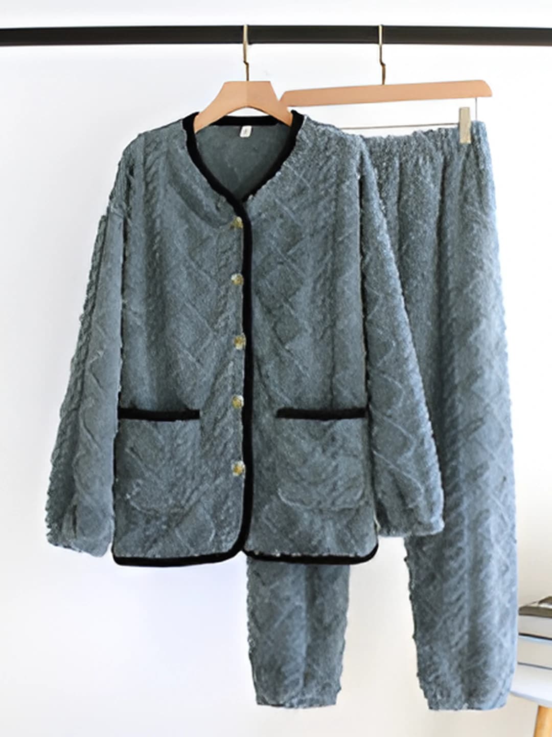 Grey-blue (diamond)