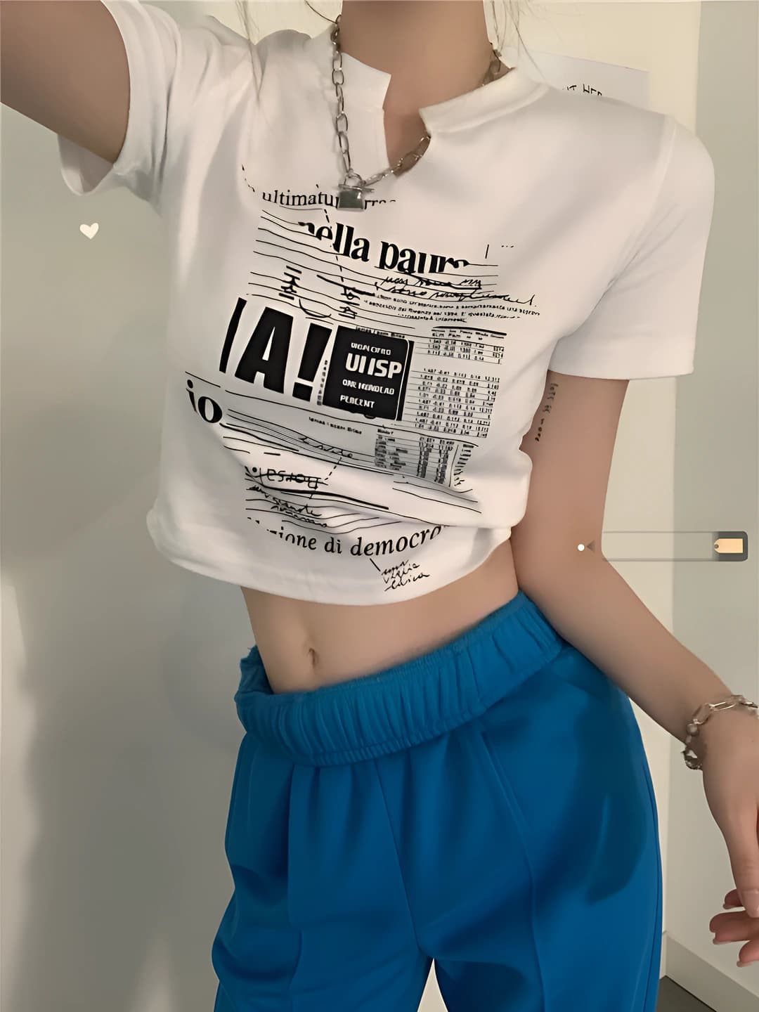 Women's white V-neck short sleeve t-shirt, 2026 summer, Korean style, slim fit, cropped, printed