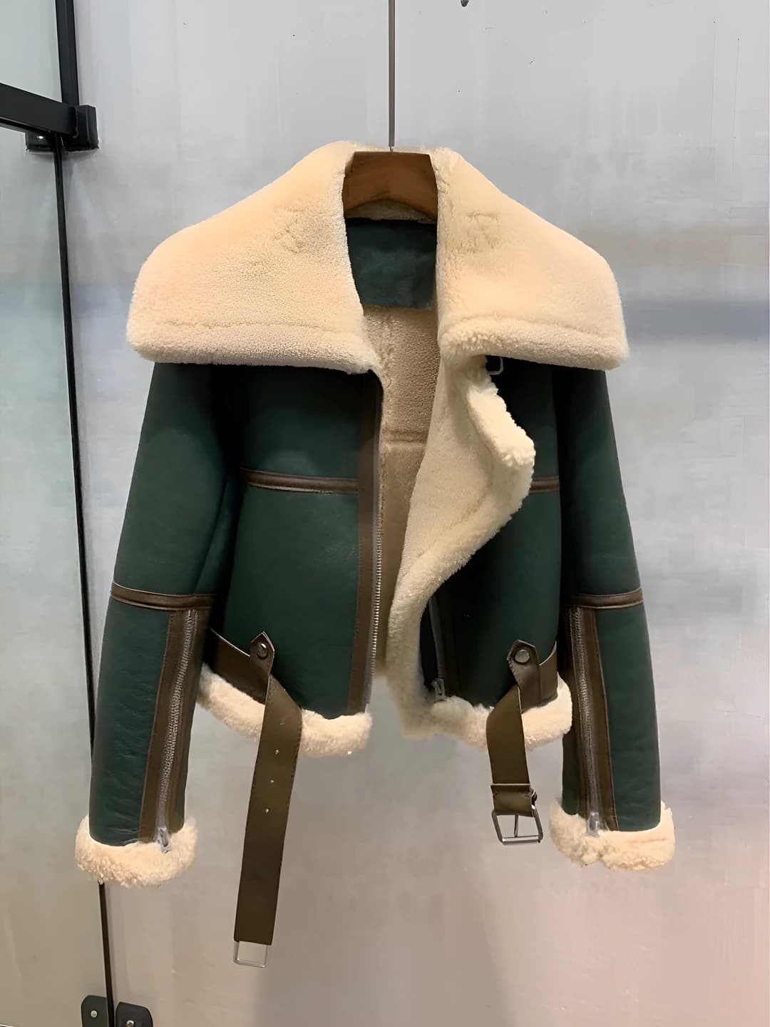 Women's 2026 winter thickened cropped jacket with lapel collar and POLO collar, long sleeve, faux fur