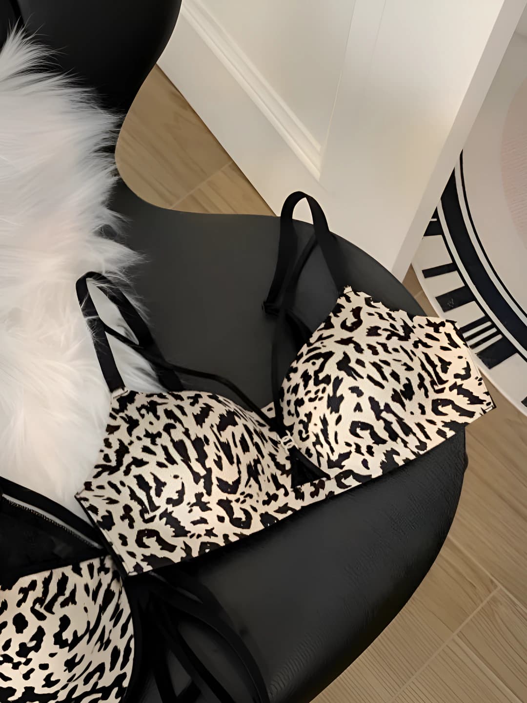 Qora-oq leopard yagona