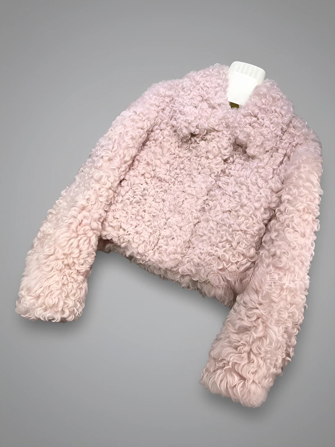 Women's thickened short coat with long sleeve and POLO collar made of faux fur, queen style, autumn-winter 2026