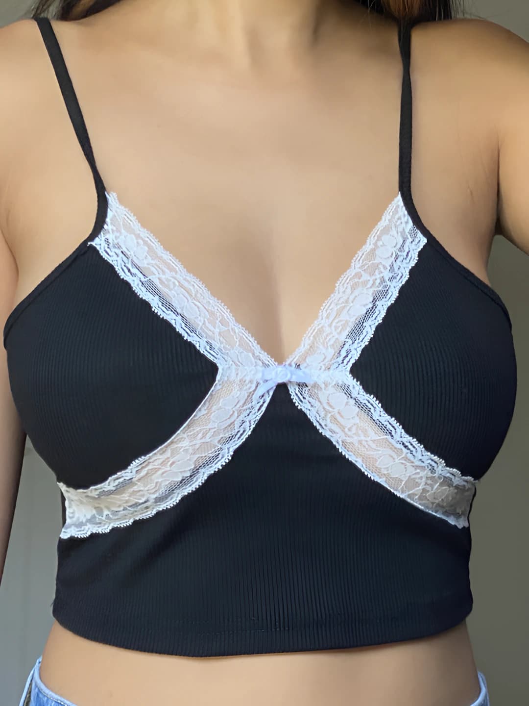 Women's stretch lace-trimmed tank top, V-neck, slim fit, solid colour, cropped