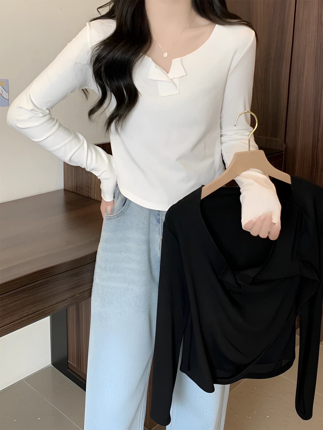Women's long-sleeve V-neck cropped long-sleeve base top, 2026 autumn, slim fit, solid colour