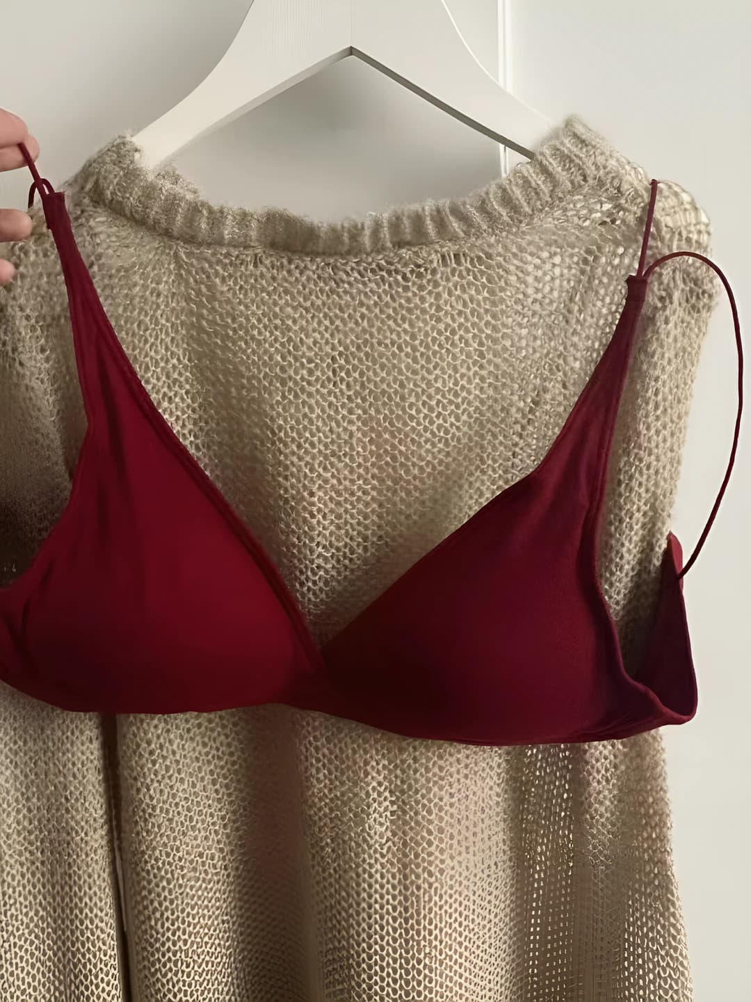 Women's French-style wireless triangle-cup thin seamless breathable bra that visually minimizes large bust