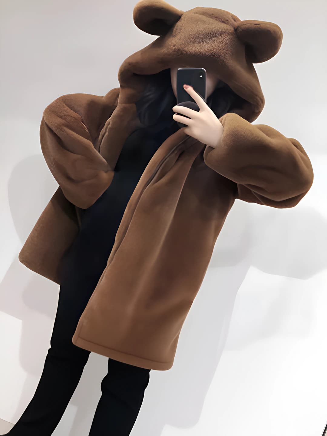 Women's mid-length loose fit casual coat with long sleeve and hood made of faux fur for autumn-winter