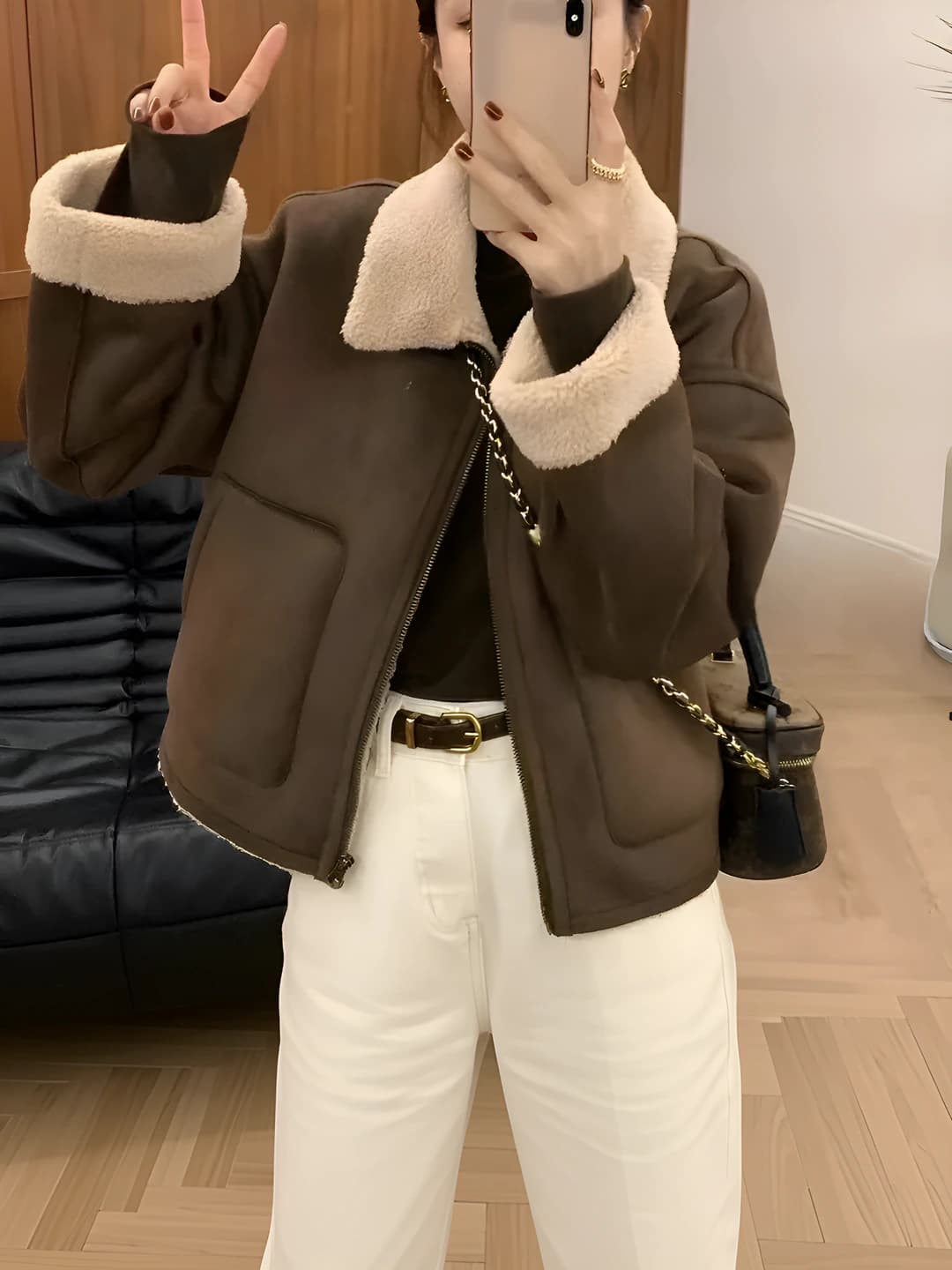 Ayollar uchun issiq astarli, issiq saqlaydigan, kuz-qish fasli uchun, kundalik uslubdagi, kalta, uzun yengli, kvadrat yoqali, yopiq old qismli, sun'iy qo'y yuni ko'rinishidagi kurtka