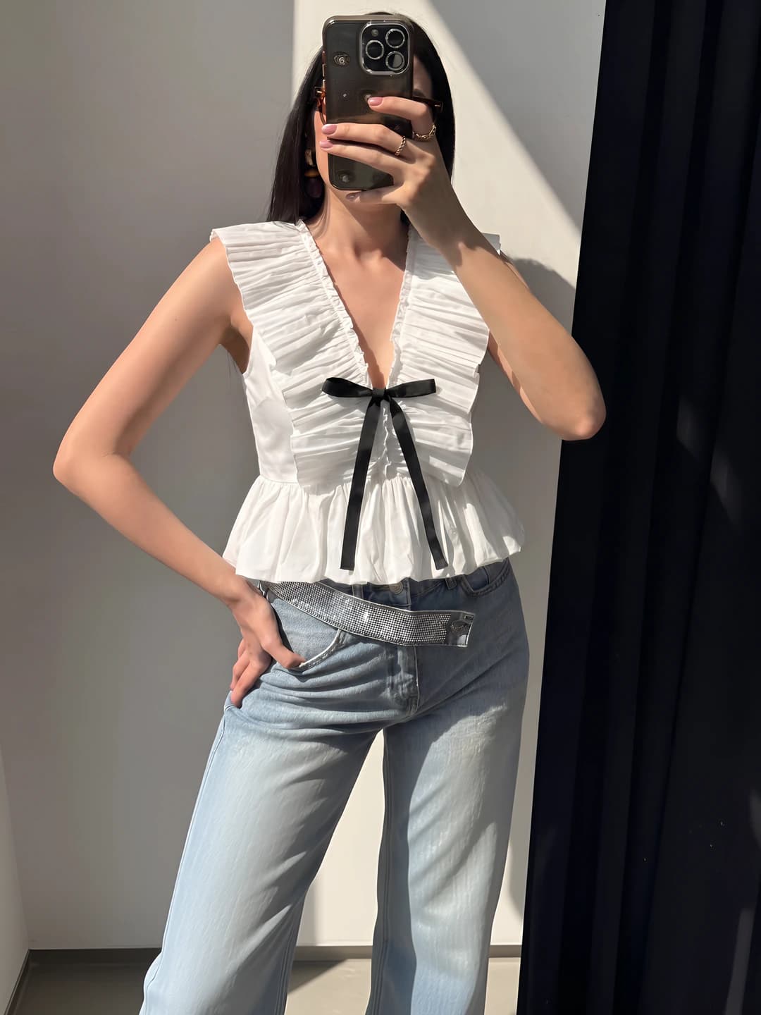 Women's summer sleeveless basque top, slim fit, V-neck, solid colour, with tie details