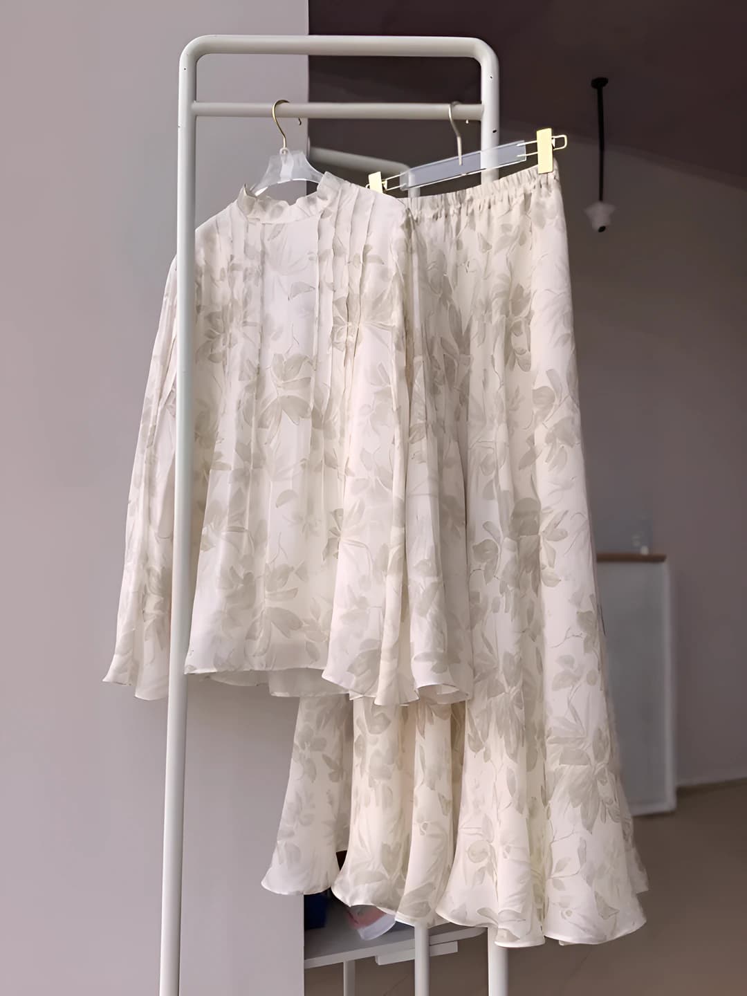 Ayollar uchun bosma naqshli, uzun yubkali, uzun yengli, bo'sh (oversize) kuzgi kundalik to'plam (komplekt)
