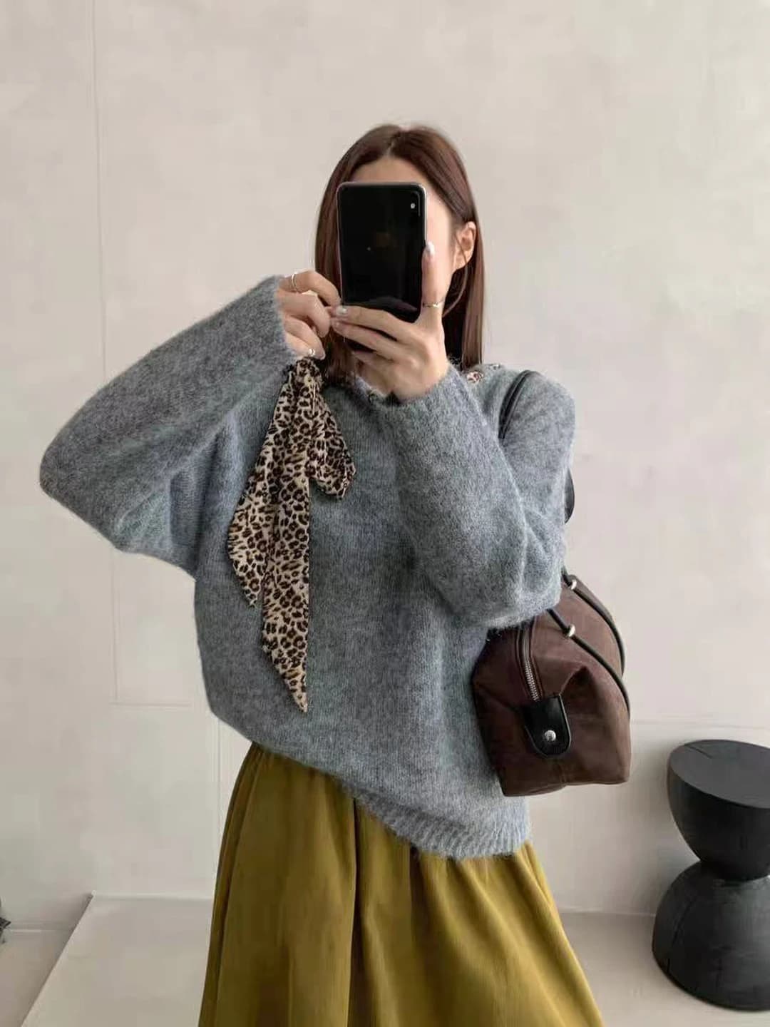 Светло-серый короткий